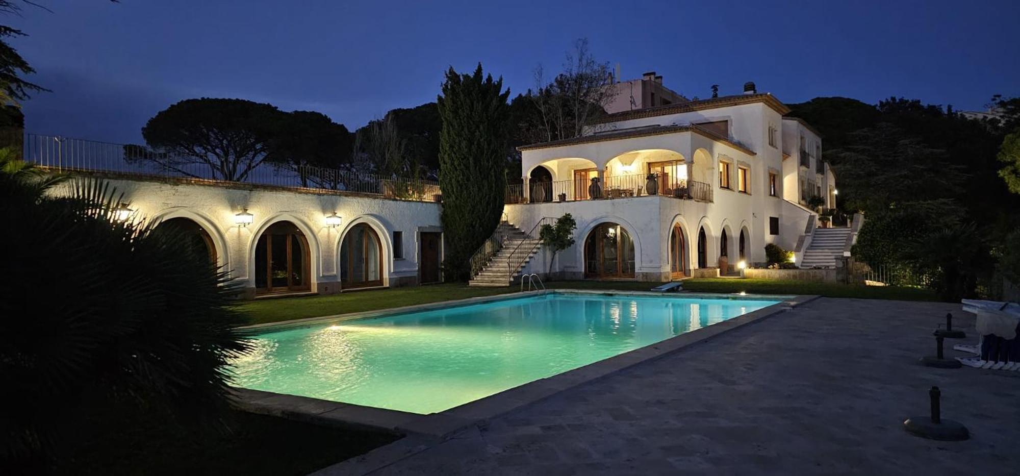 Villa Maricel Сан Фелиу де Гиксолс Екстериор снимка