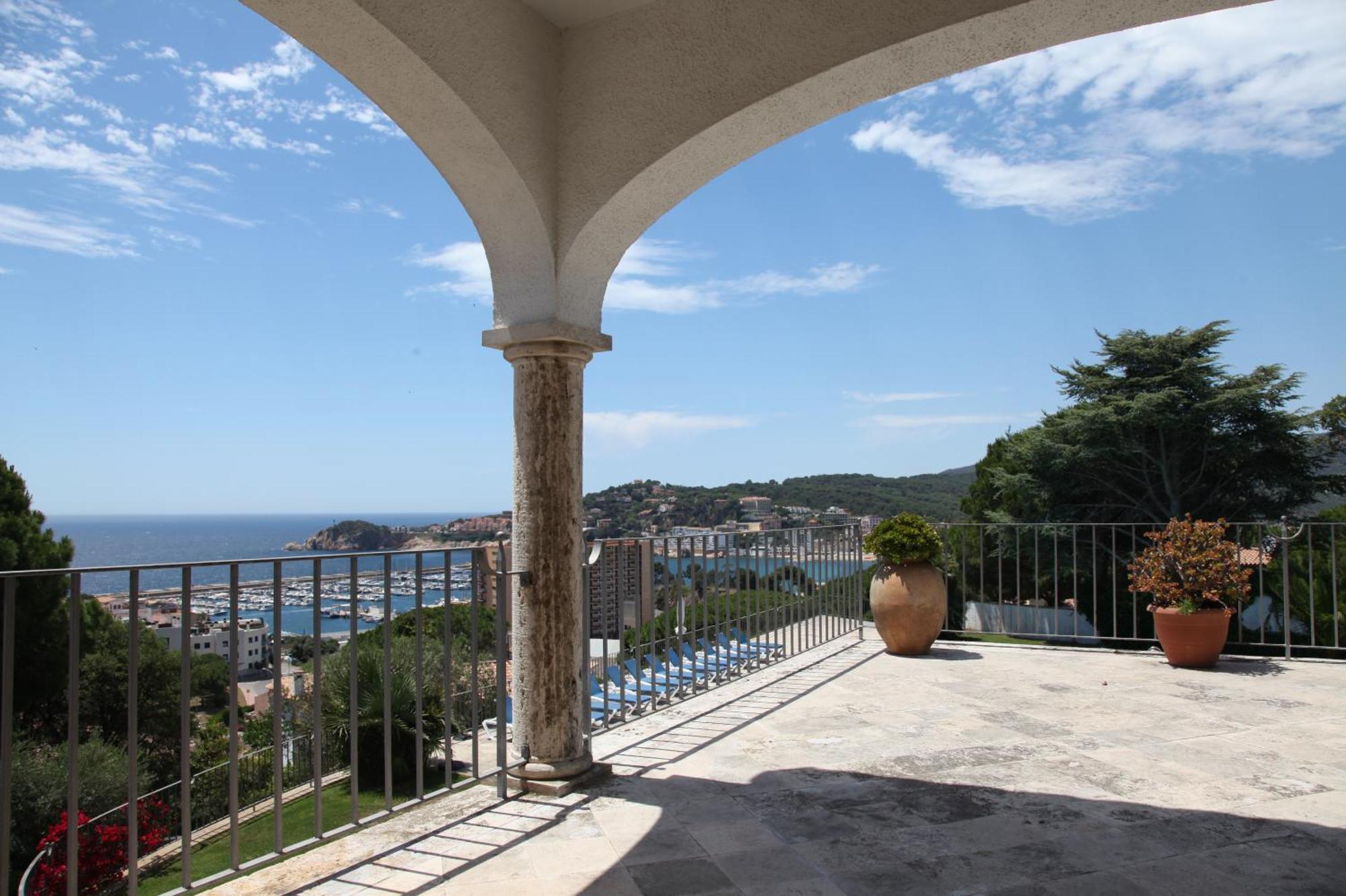 Villa Maricel Сан Фелиу де Гиксолс Екстериор снимка