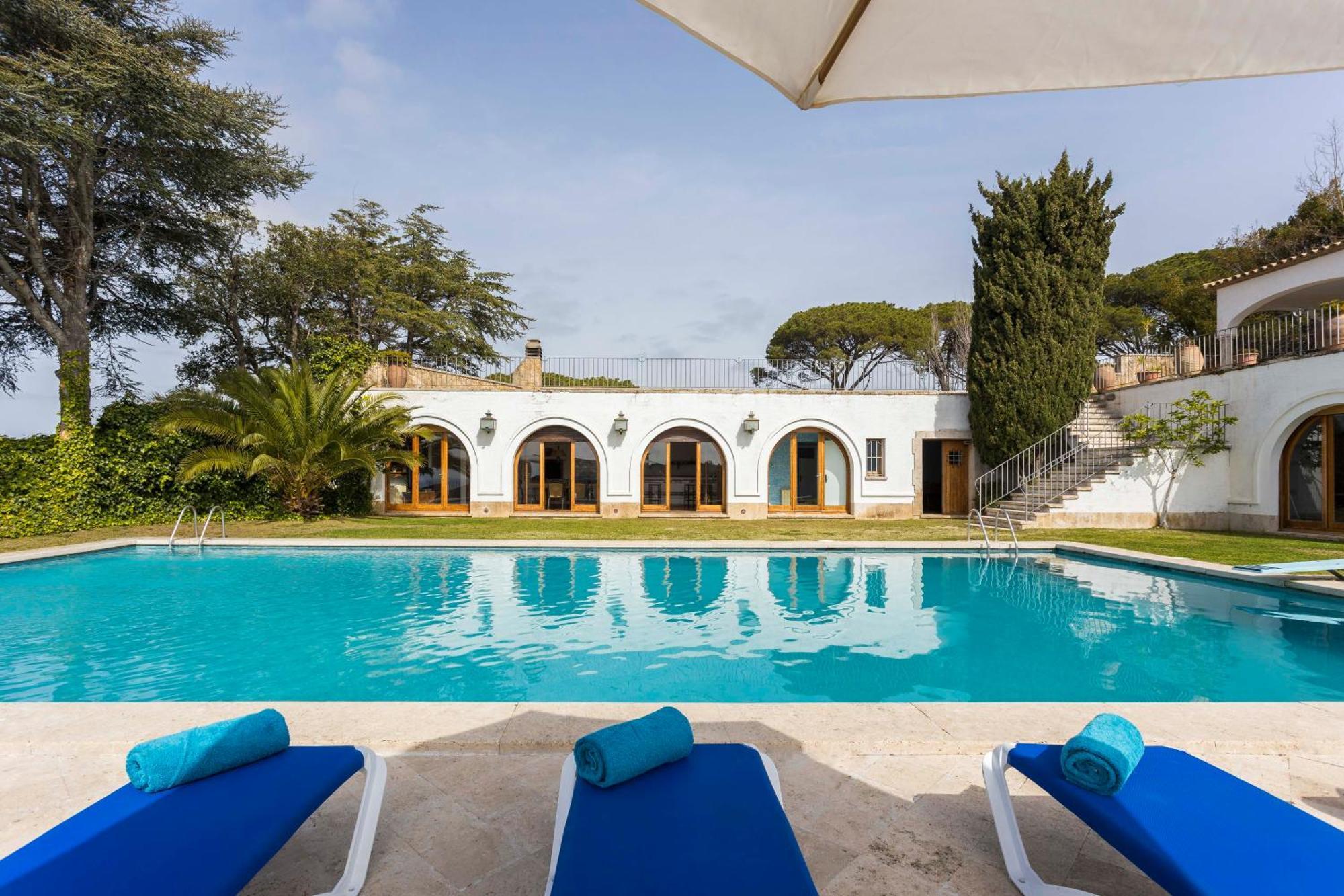 Villa Maricel Сан Фелиу де Гиксолс Екстериор снимка