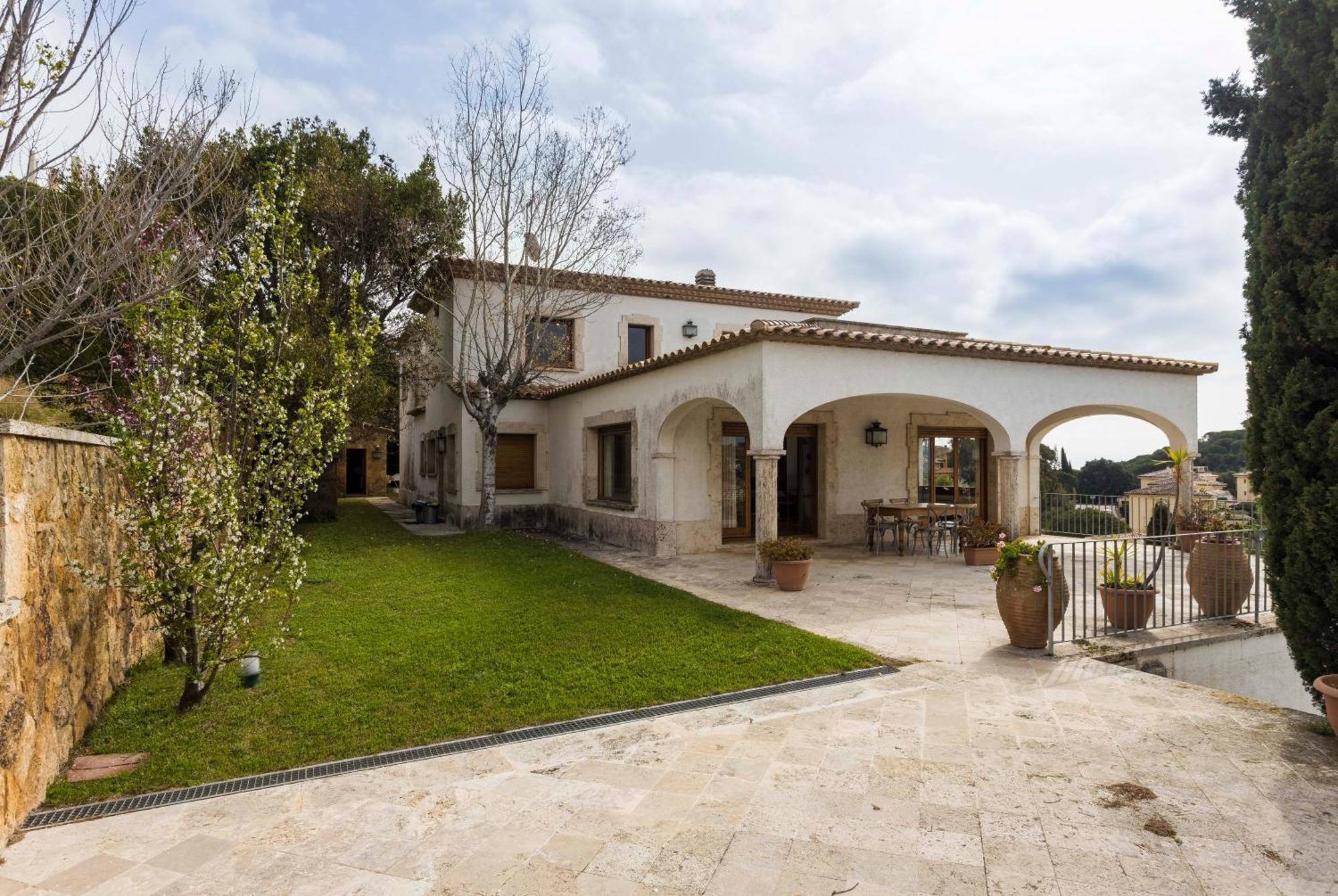 Villa Maricel Сан Фелиу де Гиксолс Екстериор снимка