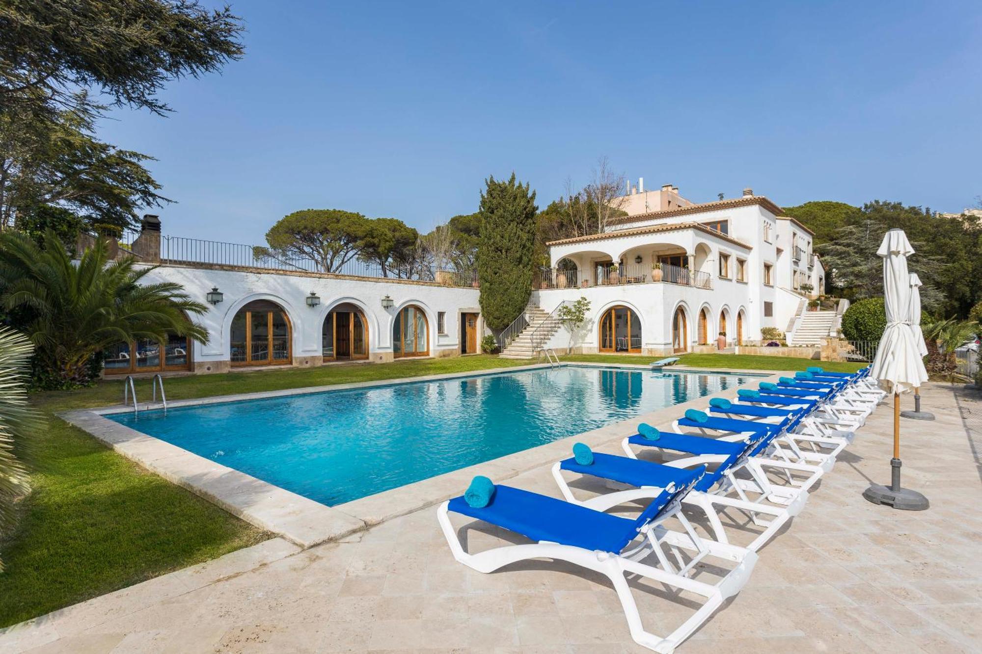 Villa Maricel Сан Фелиу де Гиксолс Екстериор снимка