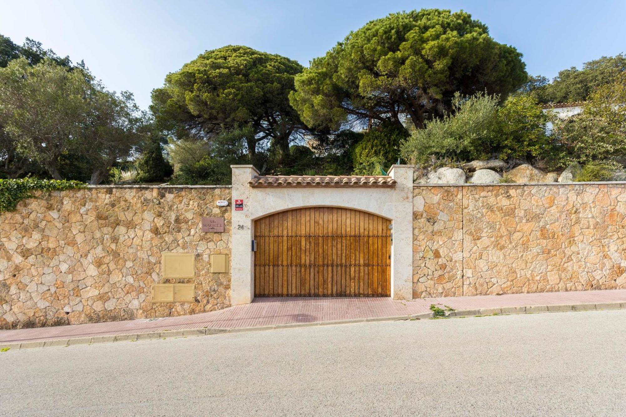 Villa Maricel Сан Фелиу де Гиксолс Екстериор снимка